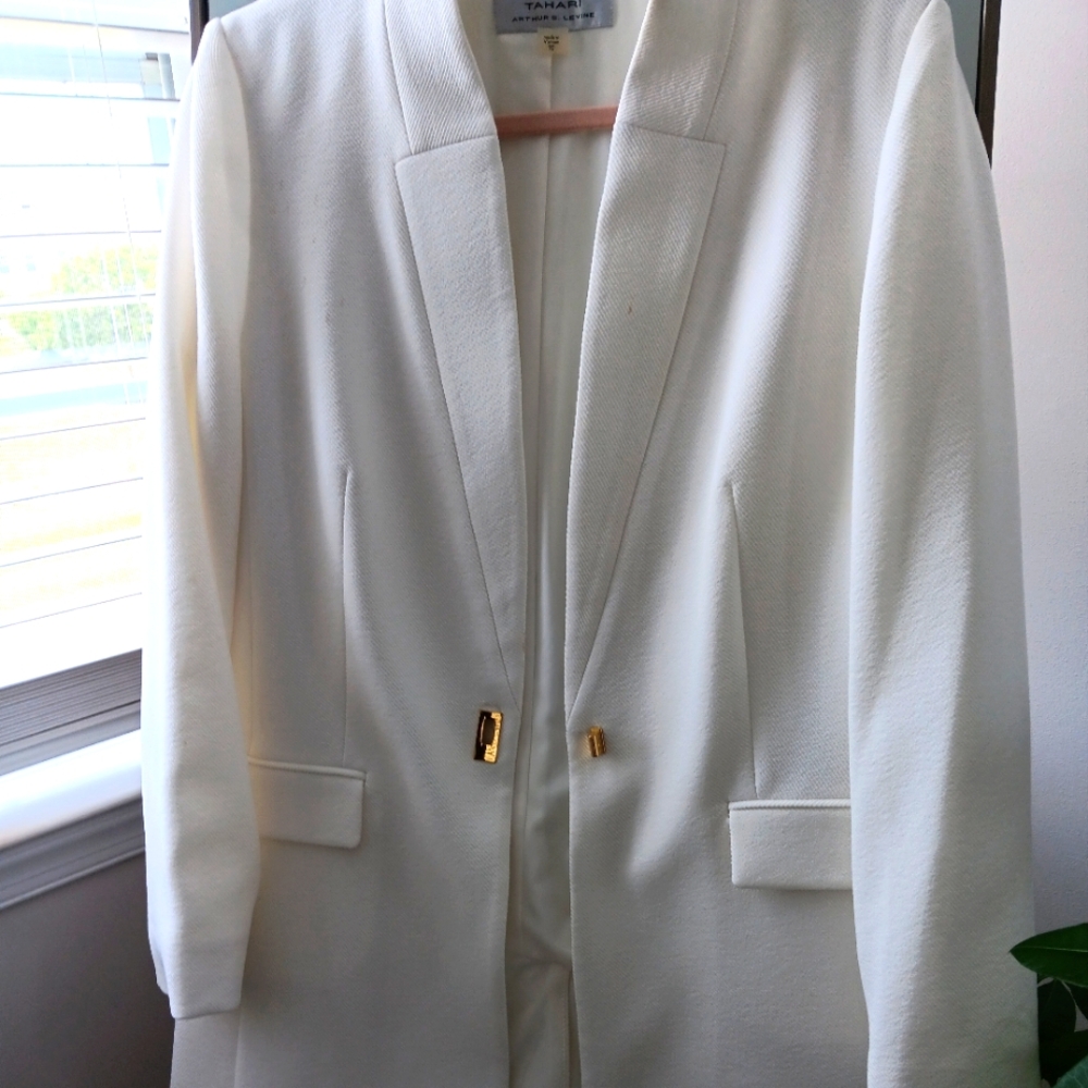 Tahari Blazer